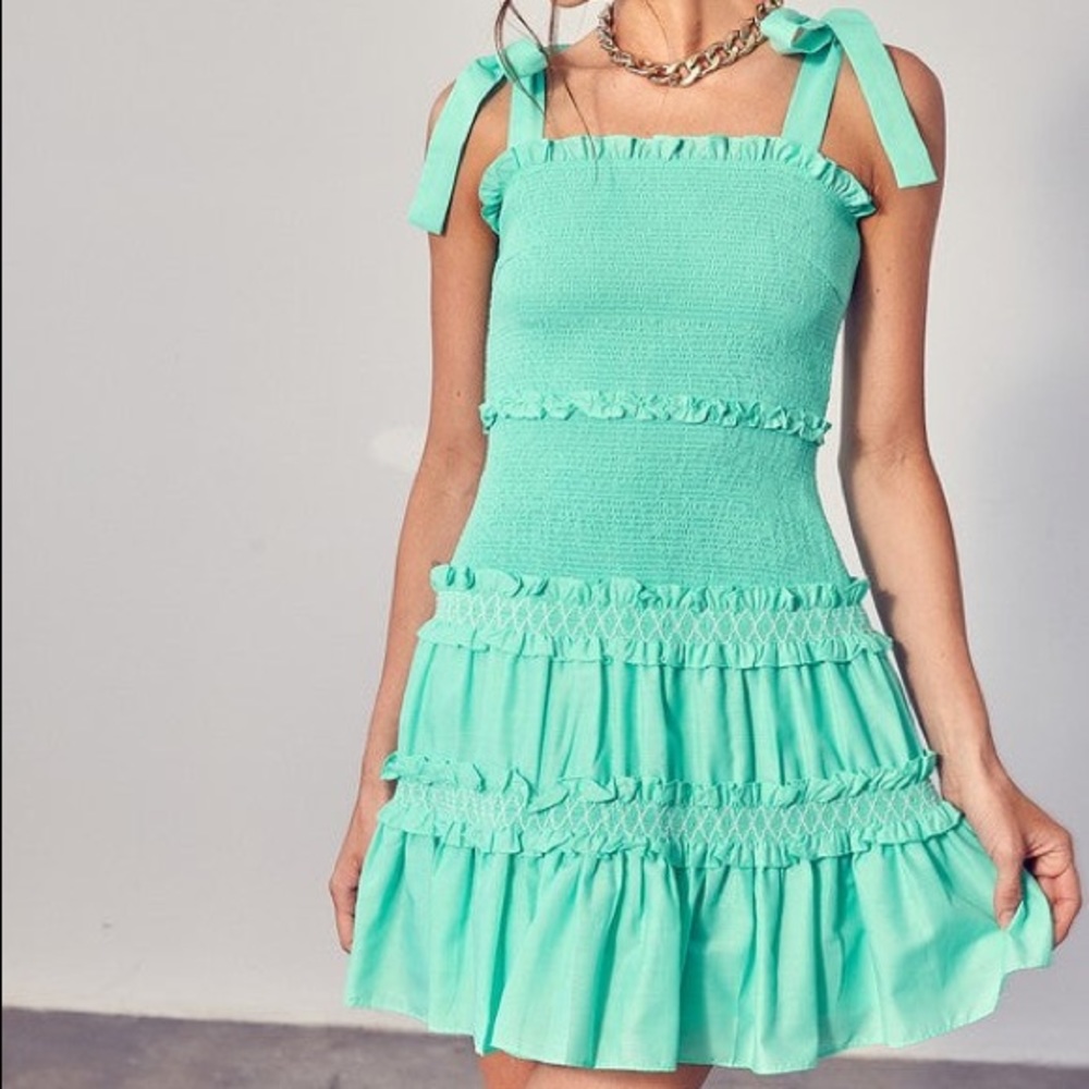 DO+BE NWT MINT GREEN DRESS